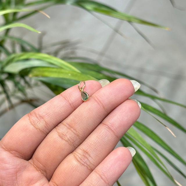Minimalist 14k Gold Charm Fine Jewerlry Peardrop Emerald Pendant for Her For Sale In New York - Image 6 of 16