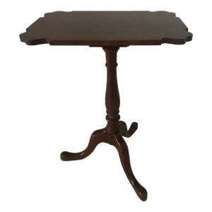 Pennsylvania House Tilt-Top Candlestand Cherry Wood Table Excellent "Mint" Condition Late 20th Century.