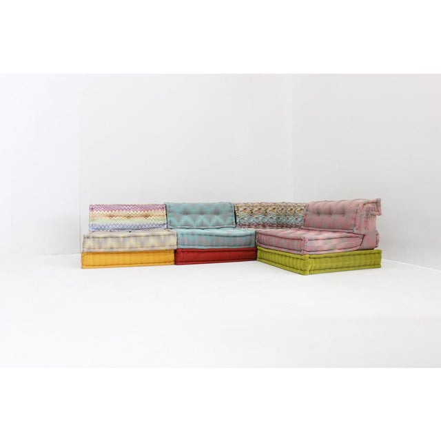 Roche Bobois Mah jong sofa consiting of 12 pieces designed in 1971 by Hans Hopfer. High quality fabric, beautiful vibrant...