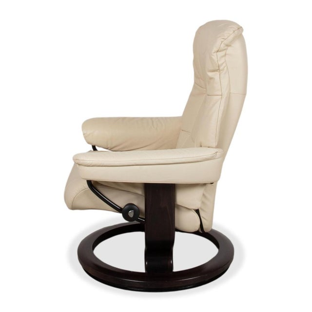 Set of Mayfair Leather Chair with Ottoman from Stressless For Sale - Image 17 of 18