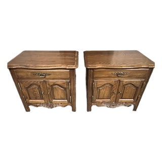 Vintage Pair of Pennsylvania House Solid Cherry Nightstands For Sale