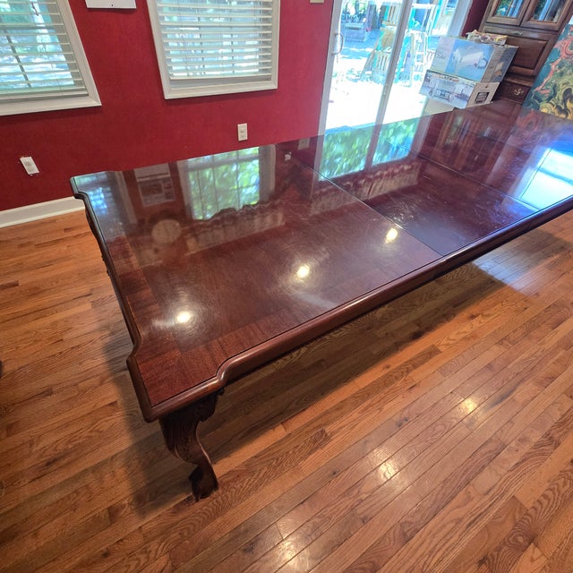 Wood Late 20th Century Stoneleigh Mahogany Dining Table With Leaves For Sale - Image 7 of 10