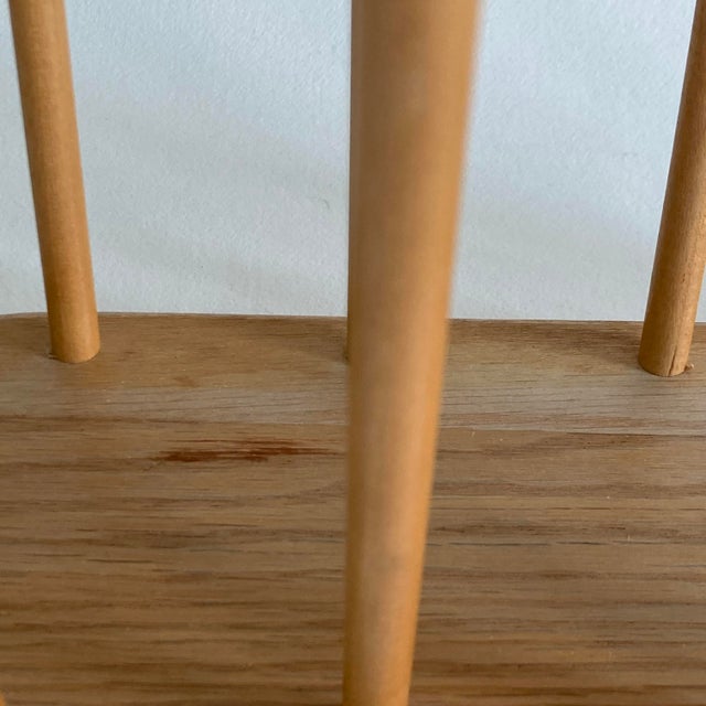 20th Century, Vintage Blonde Wood Magazine Rack, Modern Spindle Style For Sale - Image 4 of 9