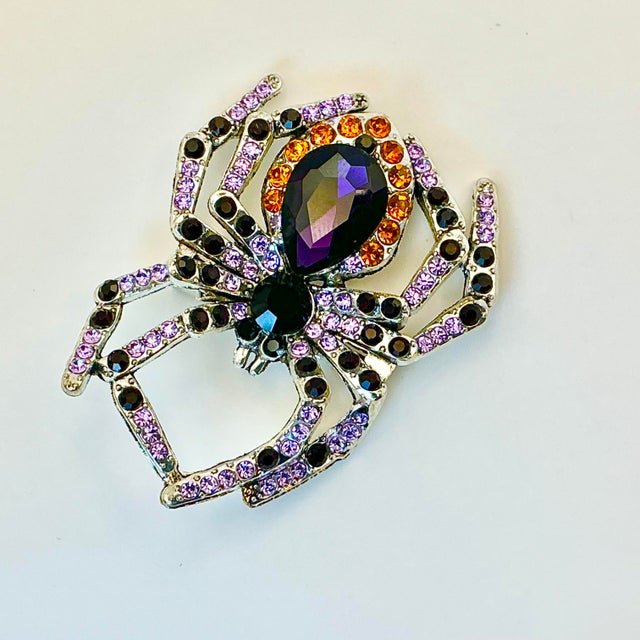American 1980s Vintage Boho Chic Americana Halloween Spider Brooch For Sale - Image 3 of 18