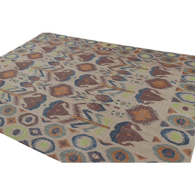 From a particularly exciting new texture in the Modern Classics collection, this 7x10 modern rug originating from India...