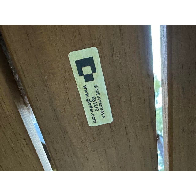 Kingsley & Bate Bistro Patio Teak Essex Round Table & 2 St. Tropez Sling Arm Chairs For Sale - Image 9 of 10