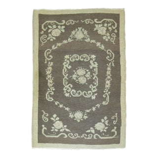Hand Knotted Gray Floral Motif Mid-20th Century Scatter Size Rug - 3'4" x 4'6" For Sale