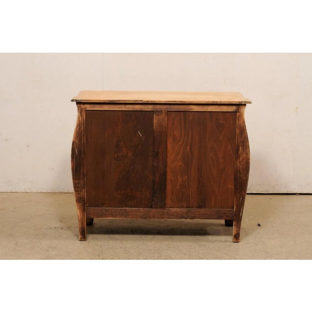 French Bow-Front Commode with Rococo Hardware For Sale In Atlanta - Image 6 of 11