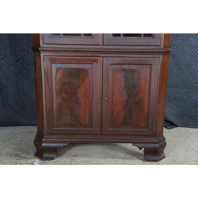 1930s W. A. Berkey American Chippendale Style Flame Mahogany Corner Cabinet For Sale - Image 11 of 12