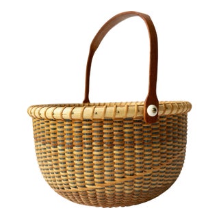 Vintage Signed Nantucket Lightship Basket – Handcrafted With Bone Handle & Geometric Pattern For Sale