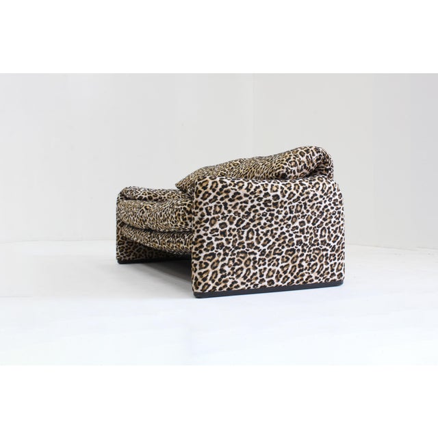 Cassina Maralunga 2-Seater Sofa in Jacquard Panther Upholstery by Vico Magistretti for Cassina, 1970s For Sale - Image 4 of 10