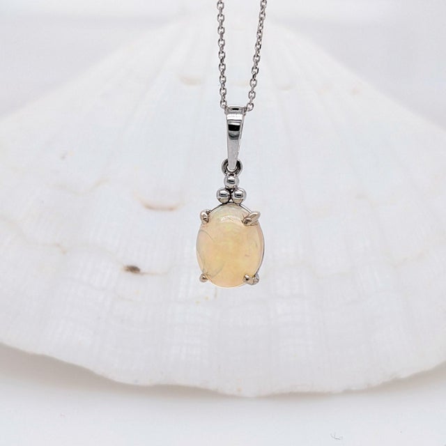 2020s 1.7Ct Solitaire Opal Pendant in Solid 14k Gold, Oval Cut 10x8mm For Sale - Image 5 of 9
