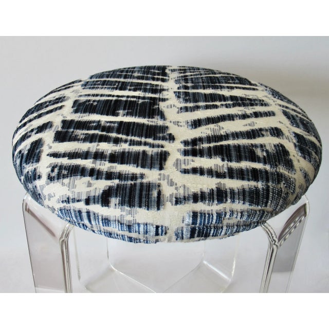 Textile C.1970's MCM Lucite Ribbon X-Mitered Stool, Newly Upholstered, With Brunschwig & Fils Velvet For Sale - Image 7 of 12