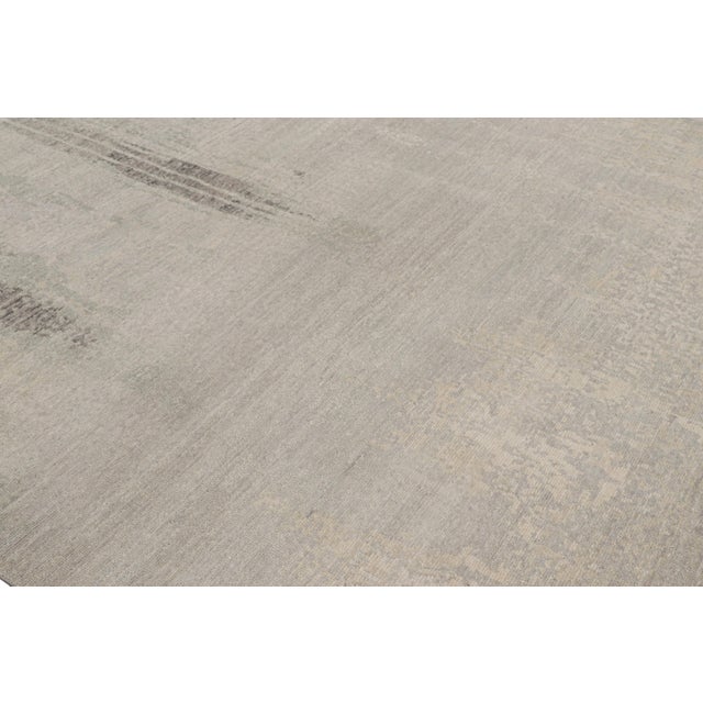 Hand-knotted in wool, this 8x10 modern rug, originating from India, as inspired by modern art with an abstract pattern, is...