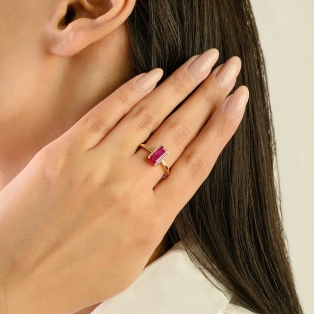 Metal Modern Emerald Cut 1.38Ct Ruby Bezel Solitaire Ring in 14k Yellow Gold Size 5 For Sale - Image 7 of 15