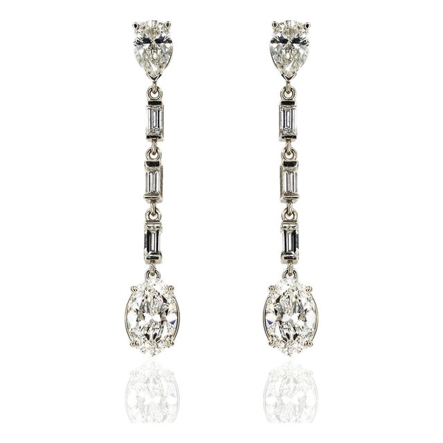 Late 20th Century Pair of 18k Dangling Diamond Earrings For Sale