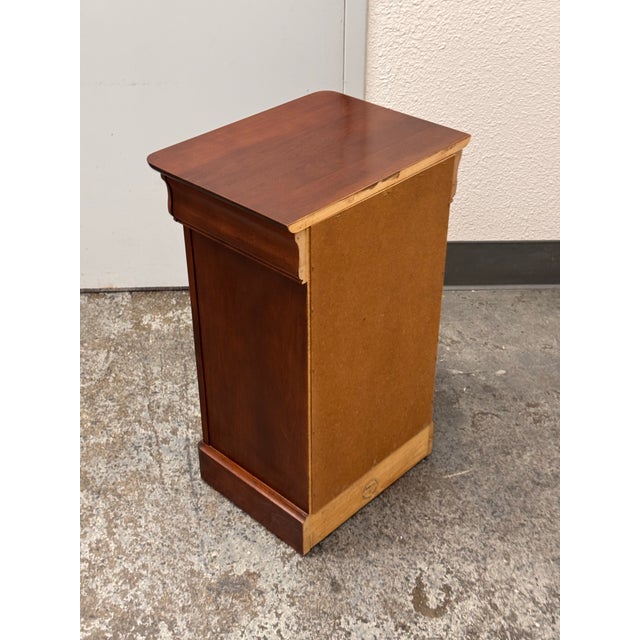 Late 20th Century Shermag Louis Philippe Bedside Cabinet For Sale - Image 5 of 12