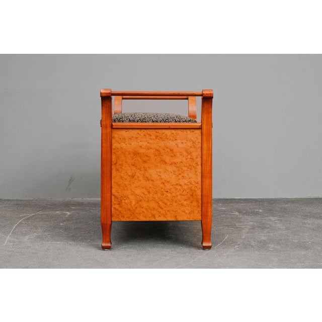 Art Nouveau Chest Bench in Cherry Wood and Bird's-Eye Maple, 20th Century For Sale - Image 5 of 18