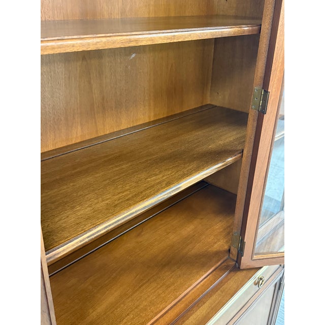 1950s Mid-Century Mahogany China Cabinet / Display Case ~ by Drexel Interlude For Sale - Image 5 of 13