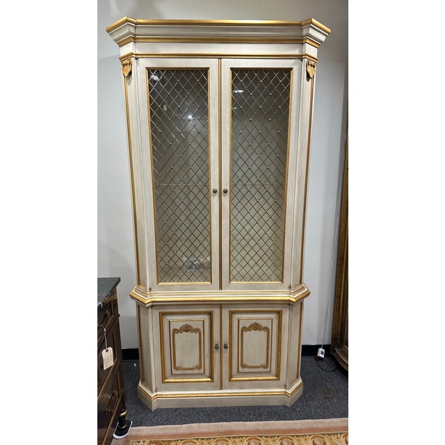 Vintage John Widdicomb Country FrenchChina Vitrine For Sale In Detroit - Image 6 of 12