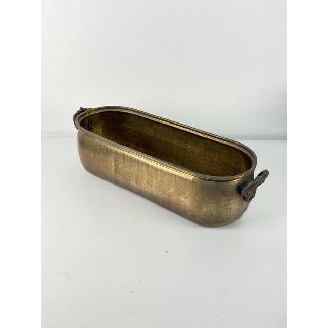 Large oval Italian brass planter, 1950s Good condition Width 55 cm Depth 21 cm Height 16 cm