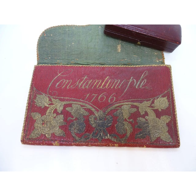 Baroque Wallet in Red Leather Embroidered with Gold Thread For Sale - Image 15 of 18