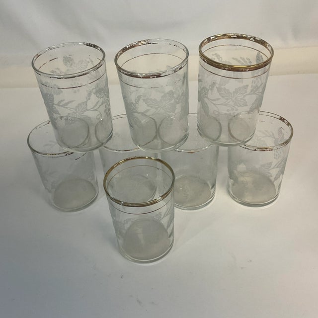 1950s Vintage Mid-Century Juice Pitcher and Glasses - Set of 9. For Sale - Image 4 of 11