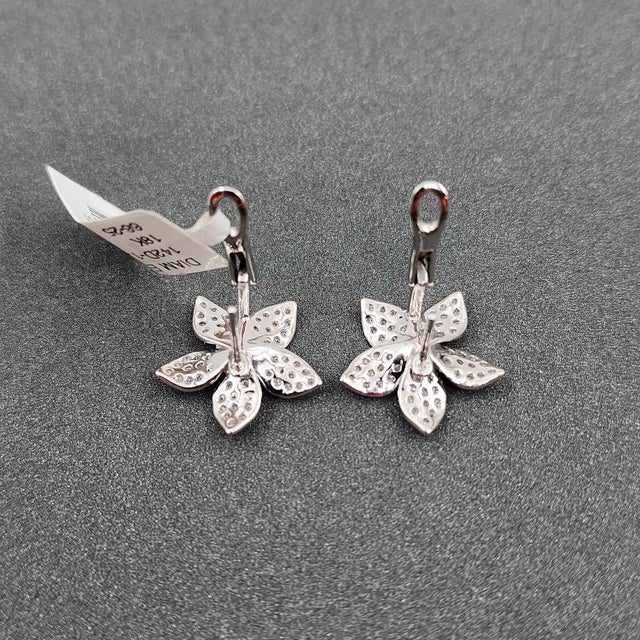 Early 21st Century 1.48 Ct Flowered Diamond Earrings - 2 Pieces For Sale - Image 5 of 9