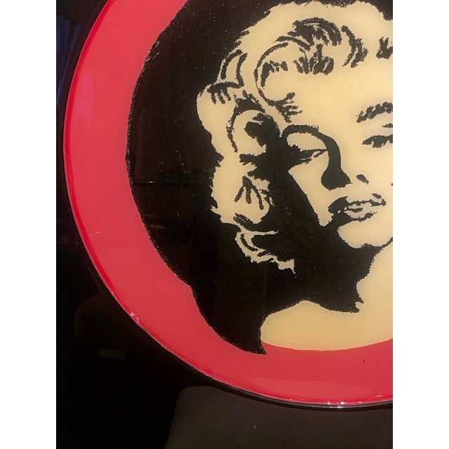2010s Signed Mauro Oliveira Marilyn Monroe Resin Pop Art Glitter Portrait Panel For Sale - Image 5 of 7