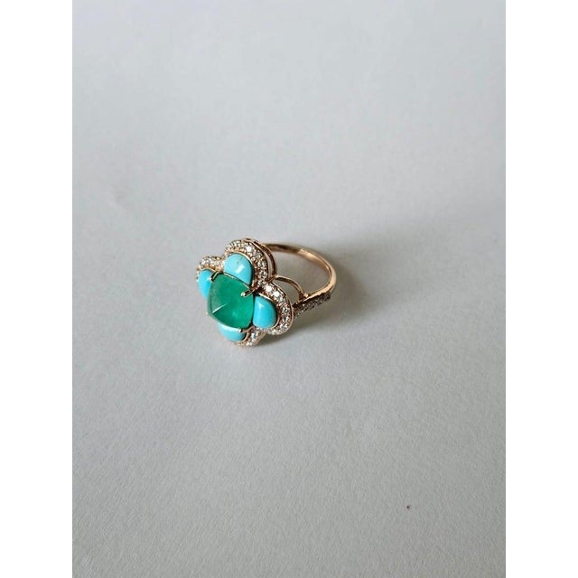 Modern Set in 18k Gold, Art Deco Emerald Sugarloaf, Turquoise & Diamond Engagement Ring, Us Size 6 For Sale - Image 3 of 16
