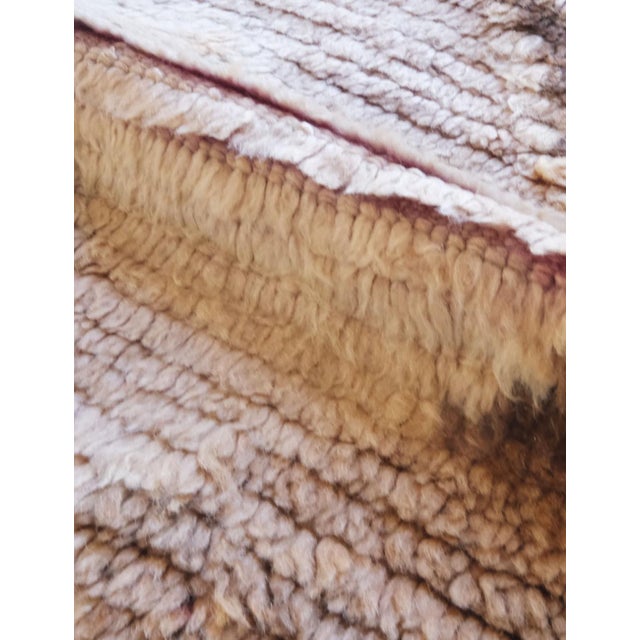 Vintage Moroccan Area Rug – Subtle Neutrals & Timeless Geometry A serene expression of Moroccan craftsmanship, this...