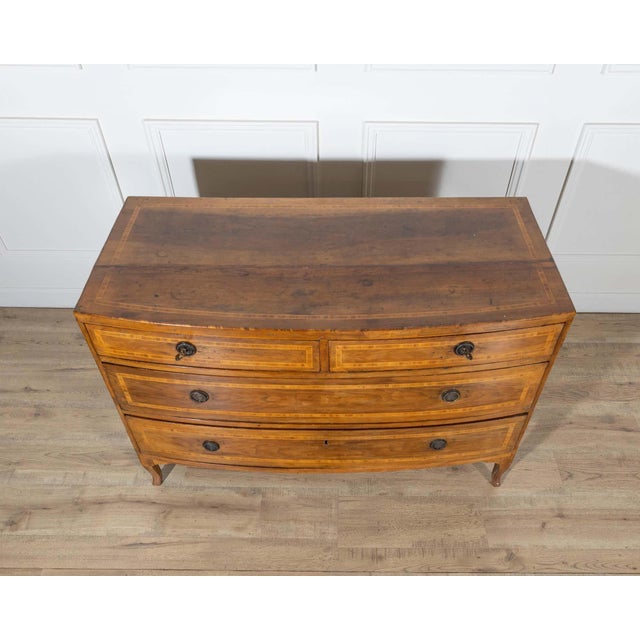 French Venetian Louis XVI Chest of Drawers in Walnut, 18th Century For Sale - Image 3 of 8