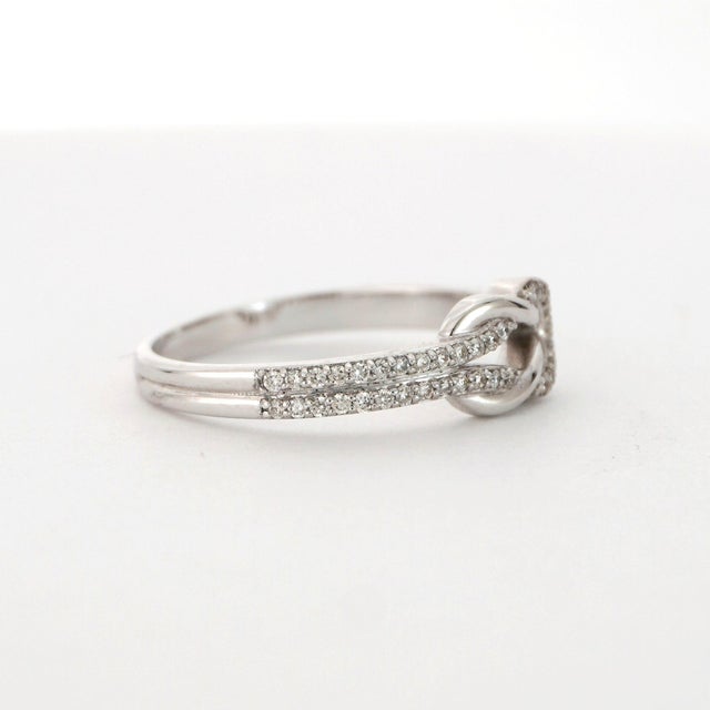Contemporary 18k White Gold Knot Ring With Round White Diamonds Size 7 For Sale - Image 3 of 18