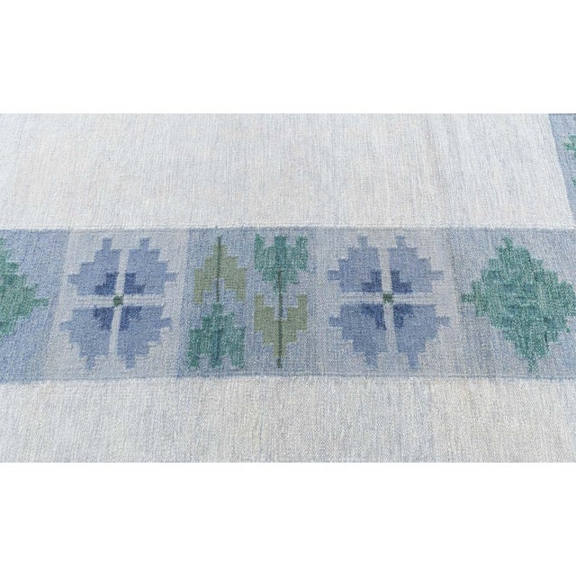 This vintage Swedish flat woven rug beautifully embodies the essence of Scandinavian design-where simplicity,...