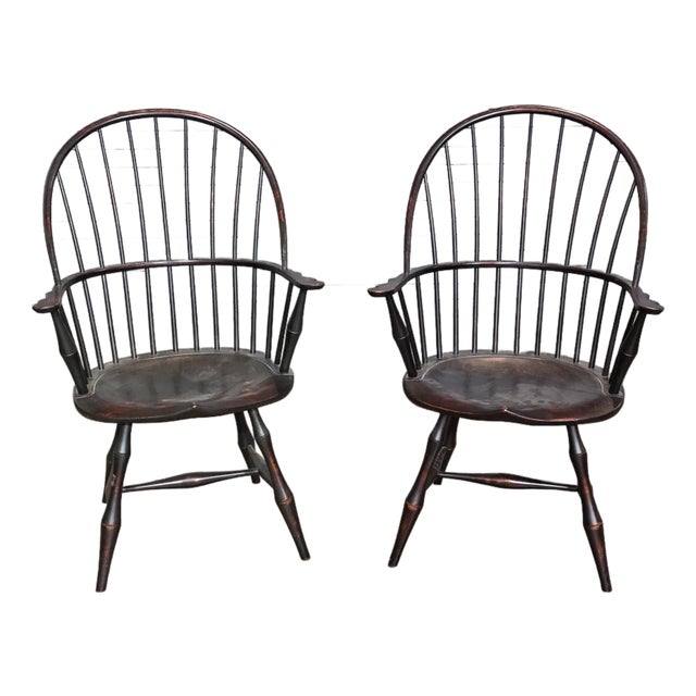 Late 20th Century Pair of d.r. Dimes Sack Back Windsor Arm Chairs Bench Made Black Crackle Finish For Sale