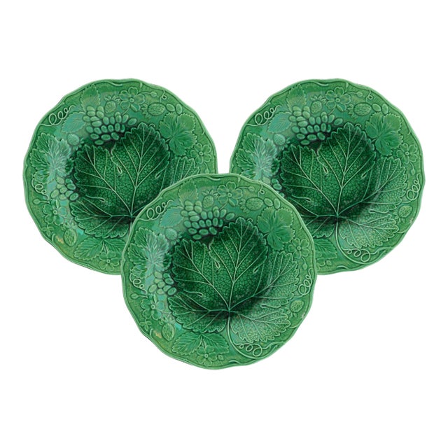 Vitnage Green Majolica Grapevine Plates - Set of 3 For Sale
