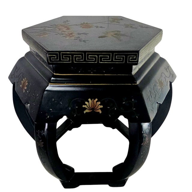 Chinoiserie Mid-Century Chinese Lacquered Hexagon Side Table – 18” Floral Inlay Accent For Sale - Image 3 of 11