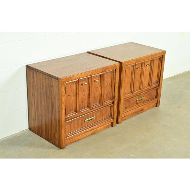 Thomasville Thomasville Mid-Century Modern Hollywood Regency Sculpted Walnut Campaign Nightstands, Pair For Sale - Image 4 of 17