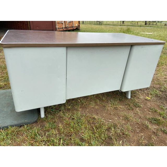 1970s Vintage Mid Century Modern Metal Tanker Desk For Sale In Sacramento - Image 6 of 12