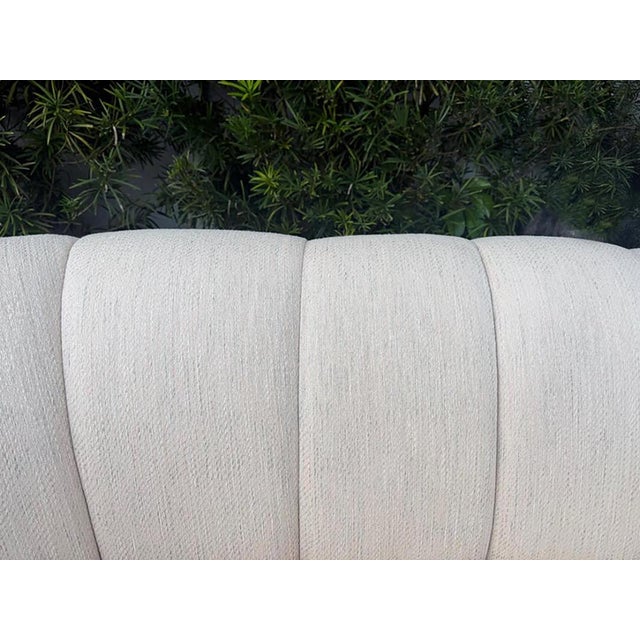 White Thayer Coggin Curved Channeled Asymmetric Sofa, Usa 1980s For Sale - Image 8 of 10