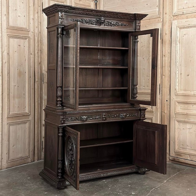 19th Century French Hand-Carved Oak Hunt-Style Bookcase ~ Bibliotheque For Sale - Image 15 of 18