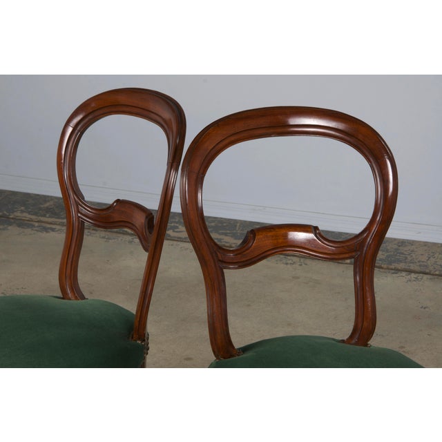 Antique French Louis XV Style Balloon Back Maple Dining Chairs W/ Green Velvet - Set of 6 For Sale In New York - Image 6 of 12