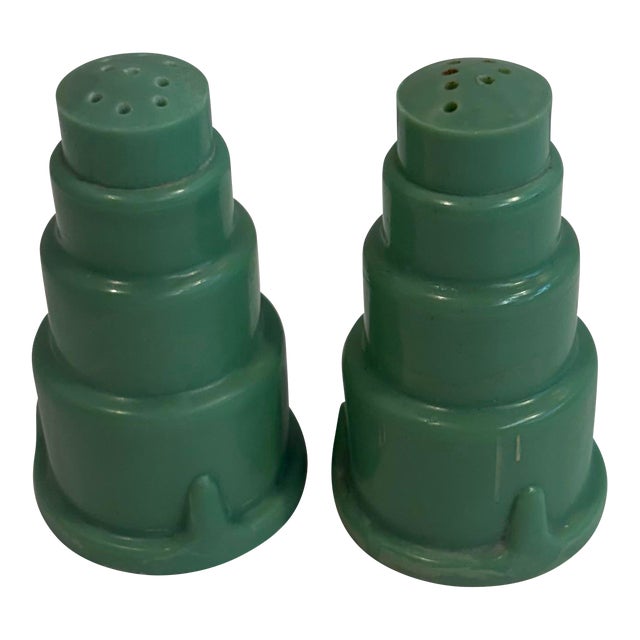 Art Deco Bakelite Plastic Salt and Pepper Set For Sale