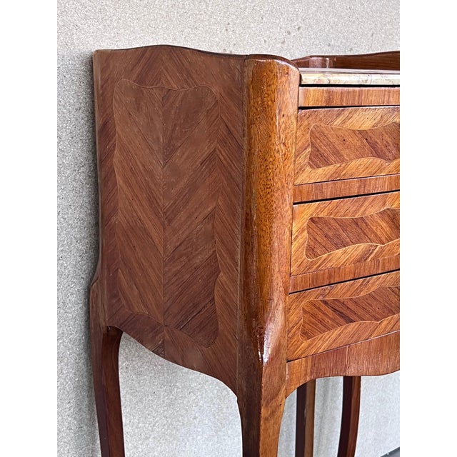 Wood Early 20th Century Pair of Louis XVI Style Marble-Top, Bronze and Walnut Nightstands For Sale - Image 7 of 18