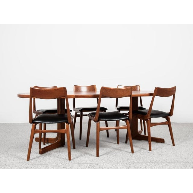 This round dining table is designed and manufactured in Denmark in the 1960s. We don’t know the manufacturer. The table...