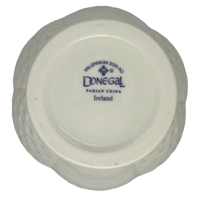 2000 Donegal Parian China Claddagh Ring Vase, Ireland For Sale - Image 9 of 12