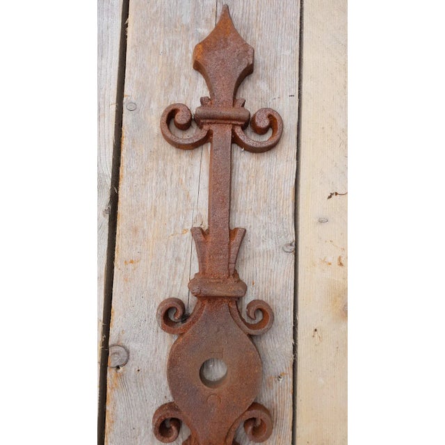 Large Antique Cast Iron Beam Anchor Facade, in Flawless conditions. Designed from 2000
