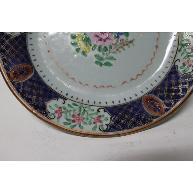 18th Century Chinese Export Porcelain Dinner Plate – Qianlong Period (C. 1750–1780) For Sale - Image 6 of 7