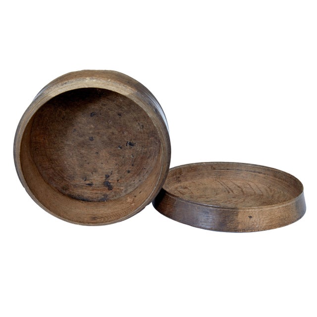 Early-19th Century Swedish Carved Oak Lidded Box For Sale - Image 4 of 8