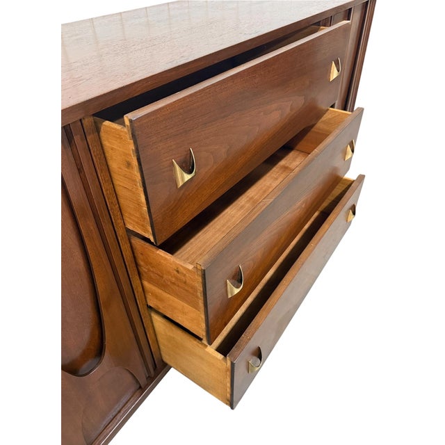 Mid-Century Modern Broyhill Brasilia Walnut Dresser For Sale - Image 13 of 14